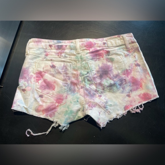 Denim shorts - Picture 2 of 3